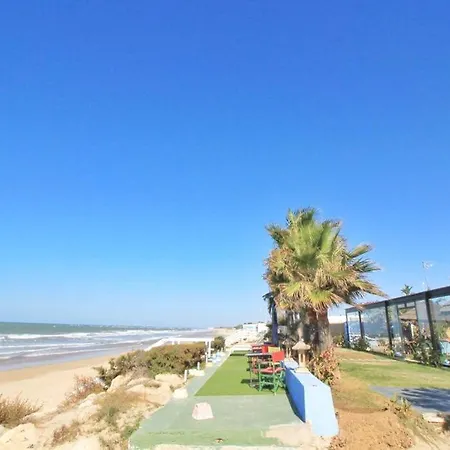Un Paso Hacia El Mar Chipiona